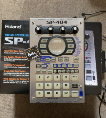 Roland SP-404 Sampling Workstation w/ Power supply, Instructions