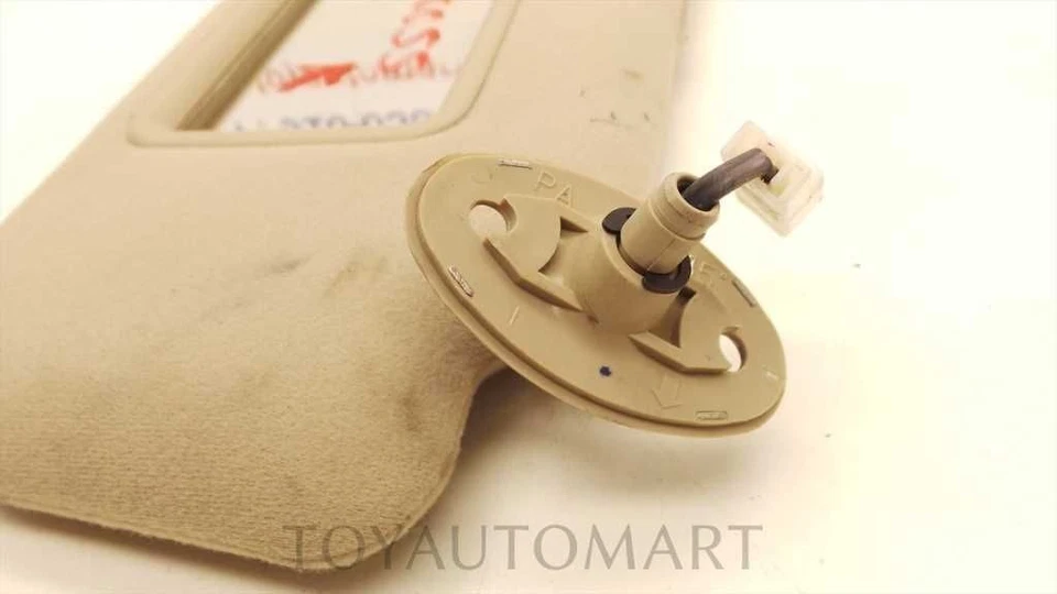 Toyota Prius 2004 1,5 L tracción delantera en el lado del pasajero parasol  Foto 2 de 4