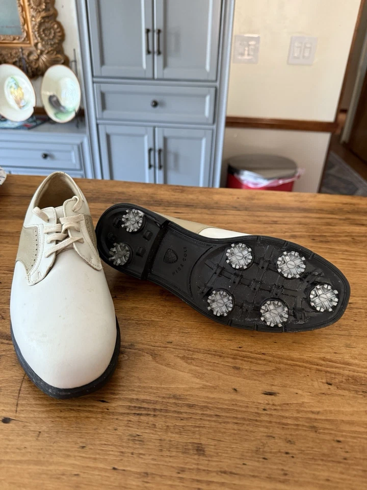 Zapatos de golf Nike para mujer nunca usados talla 8,5 Foto 2 de 4