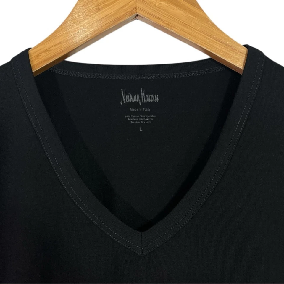 Paquete de 2 camisetas Neiman Marcus para hombre negras ajustadas elásticas cuello en V talla grande Foto 3 de 4