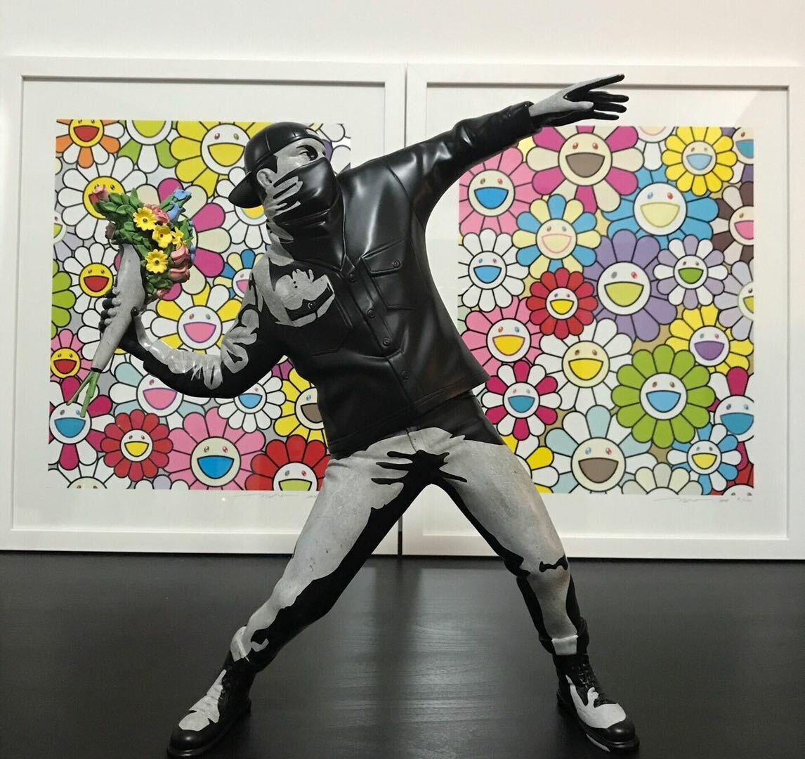 Home Décor BANKSY FLOWER BOMBER Double ColorsCeramics Art Home Décor BANKSY FLOWER BOMBER Double ColorsCeramics Art