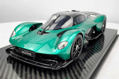 Frontiart Aston Martin Valkyrie British Green 1/18. F106-60