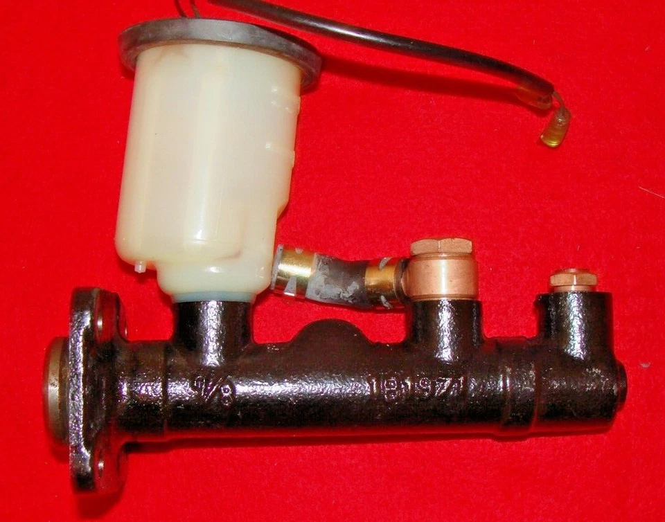 Cilindro mestre de freio Coni-Seal MC101310 para Toyota Celica Supra 1979-81 - Imagem 2 de 4