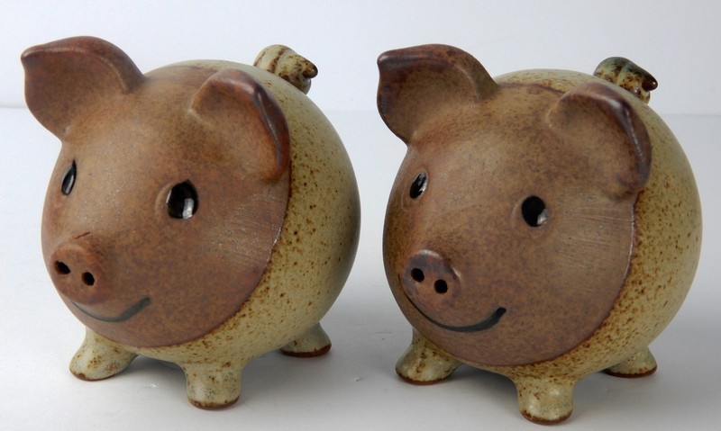 Vintage 1970s UCTCI Japan Stoneware Smiling Pig Salt & Pepper Shakers