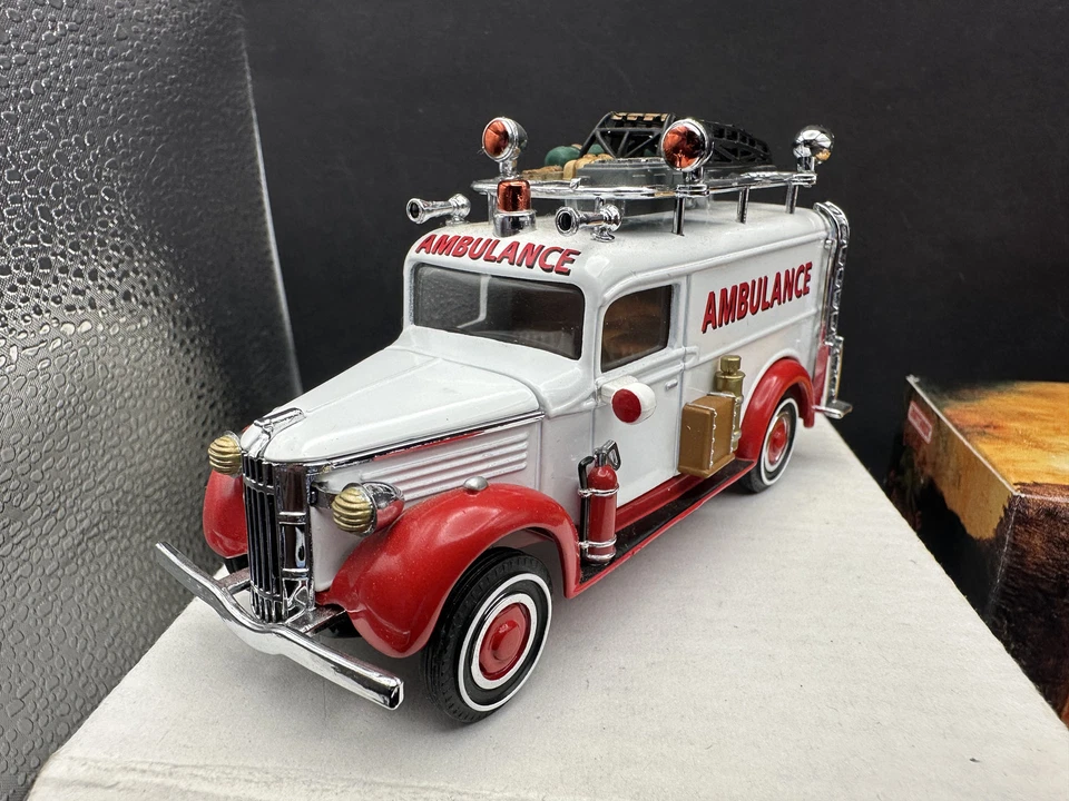 Matchbox YFE30 1937 GMC Ambulance Fire Engine Yesteryear Model Truck Rare - Image 3 of 4