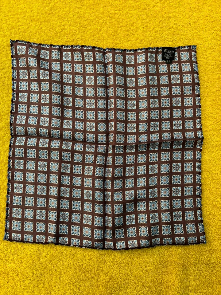 T.M. Lewin Borgonha 12" Bolso de Seda Impresso Quadrado Feito na Itália Excelente Estado Usado - Imagem 3 de 4