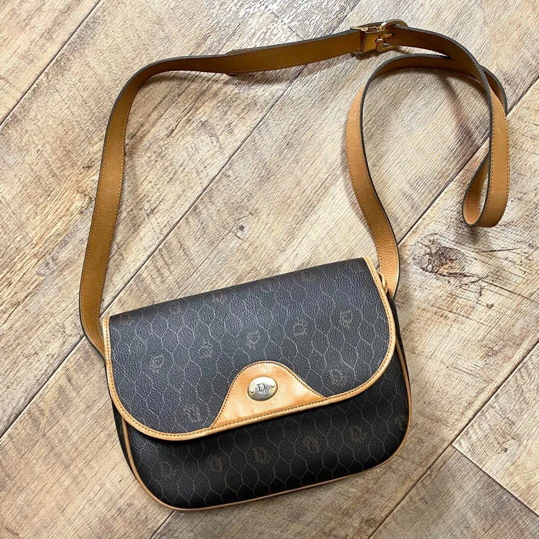 Sac bandoulière Christian Dior motif nid d'abeille cuir occasion
