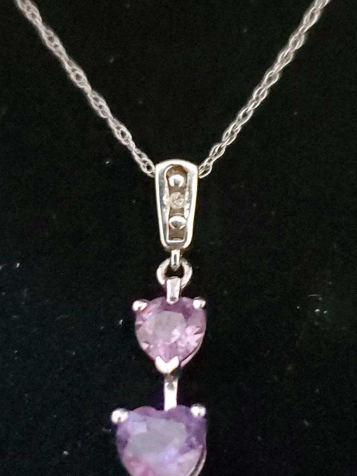 Collar colgante Kay Jewelers de oro blanco de 10 k, amatista y diamantes Foto 3 de 4