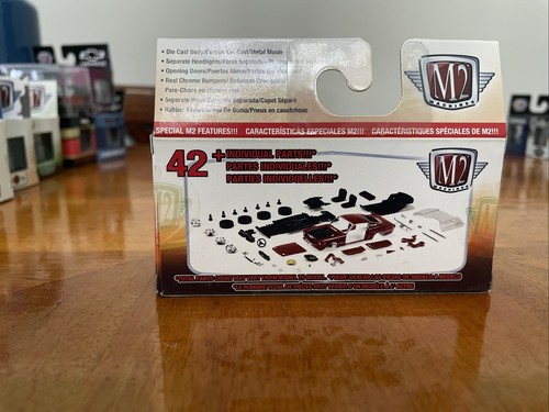 M2 PREMIUM EDITION 1968 PONTIAC FIREBIRD SPRINT R37 17-04 (1:64 SCALE) - Picture 4 of 6