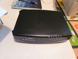 ARRIS SBV3202 Docs 3.0 Modem de câble vocal - noir