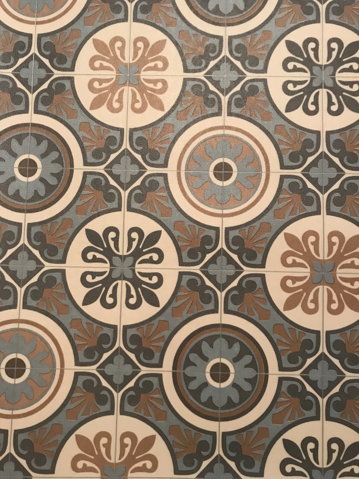 Vinyl Flooring Remnant 1m x 2m Retro Brown and Beige Lino Flooring