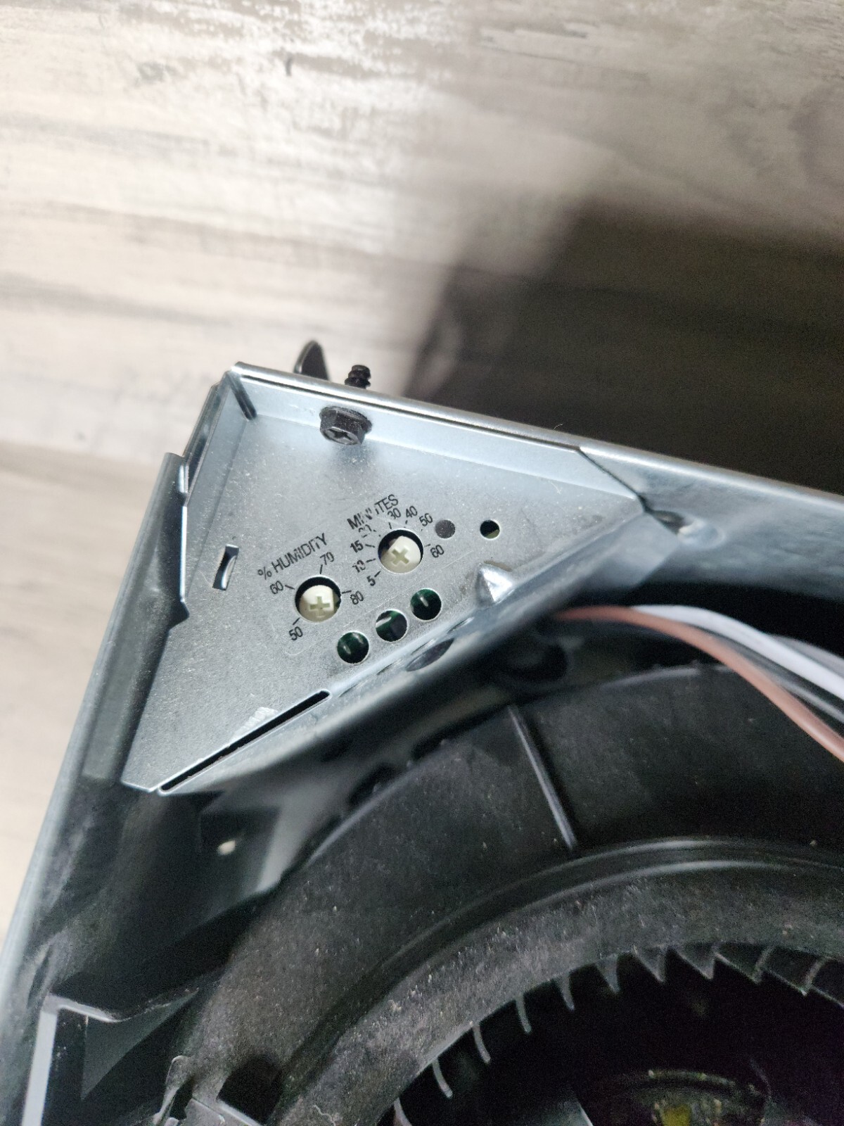 BROAN 80 CFM Bath Fan CST80SLW 0.8 Sones w/ Dimmable LED Light. Free