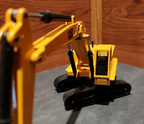 NIB JOAL COMPACT CAT C-225 HYDRAULIC EXCAVATOR 1:70 SCALE MADE IN SPAIN - Picture 8 of 23