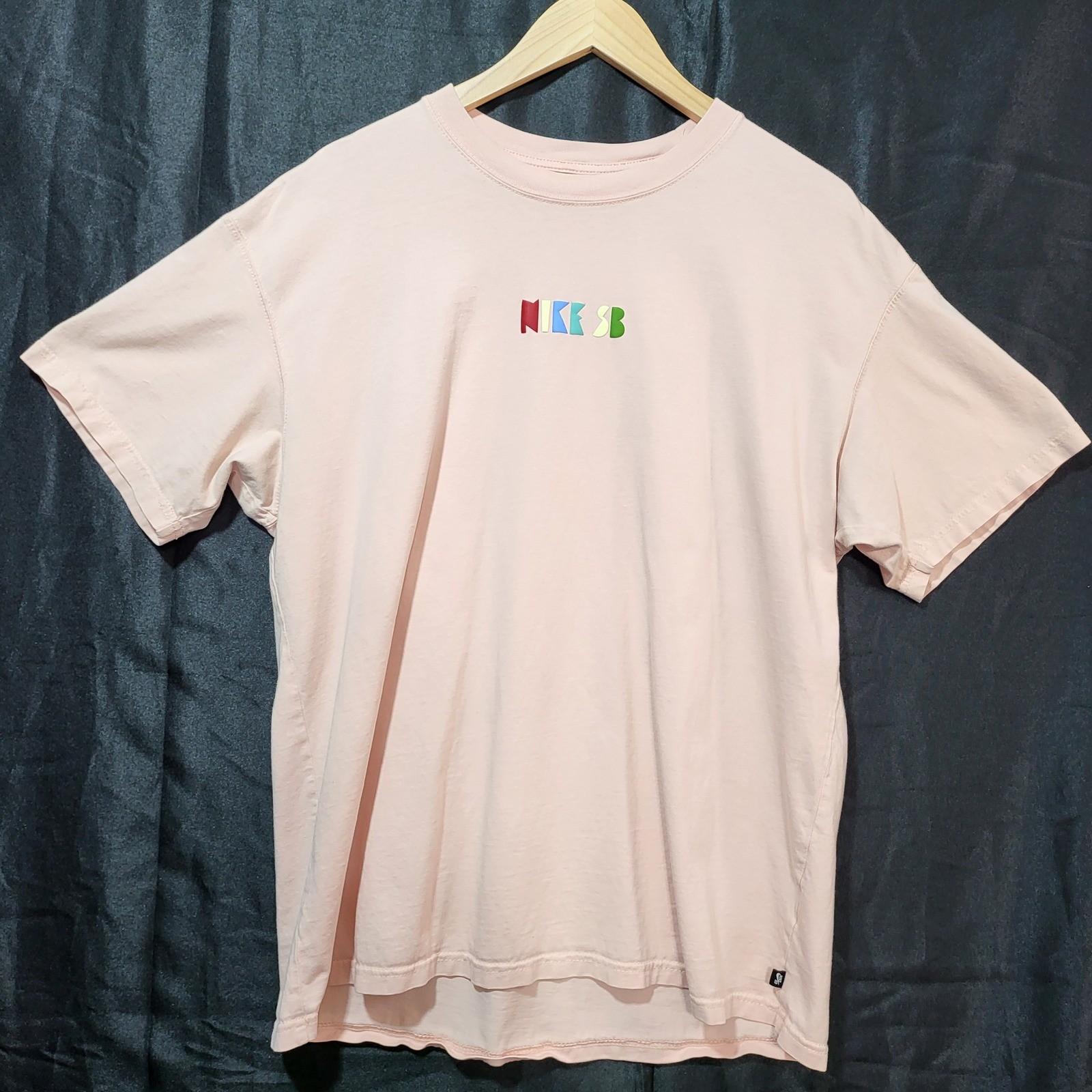 Nike SB Mens Loose Fit Graphic T-Shirt Peach Pink DM6472-800 Large