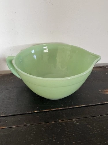 Vintage Fire King Green Jadeite Oven Ware Mixing Batter Bowl with Pour Spout