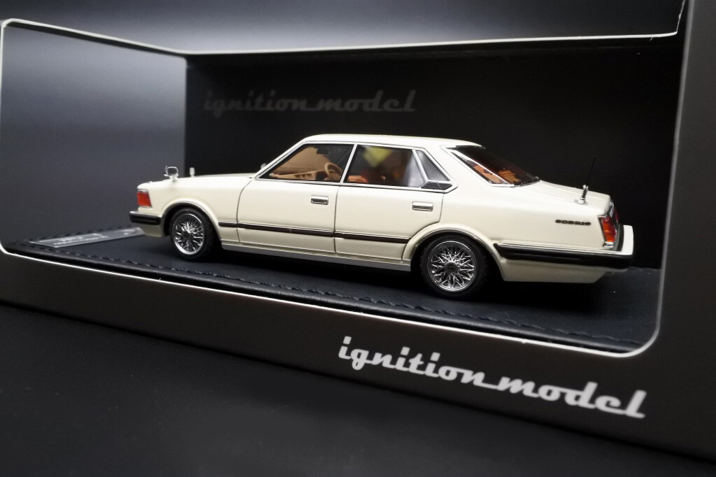 Ignition Model 1/43 Nissan Cedric P430 4-door Hardtop 280e