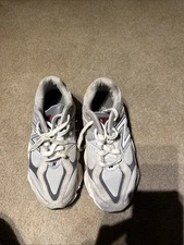 New Balance 9060 Sea Salt Moonbeam - U9060WHT size 8 euc