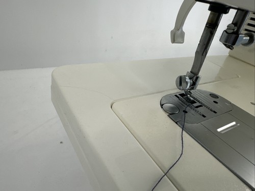 Singer 57815 C Sewing Machine without Presser Foot, Needle - Tested Working - Picture 4 of 19