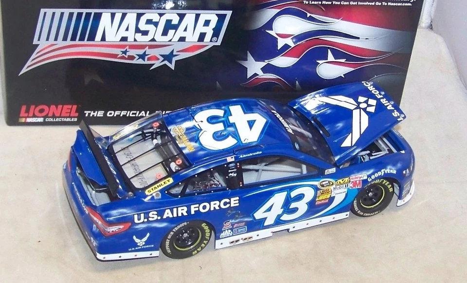 1:24 ACTION 2013 #43 ВВС NASCAR САЛЮТЫ ВВС США PETTY ARIC ALMIROLA 1/750 NIB - Изображение 4 из 4