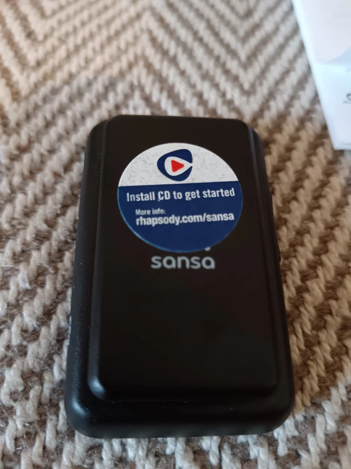 RARE COLLECTIBLE  SanDisk Sansa Clip + Plus 8gb MP3 Music Player Black - Image 3 of 4