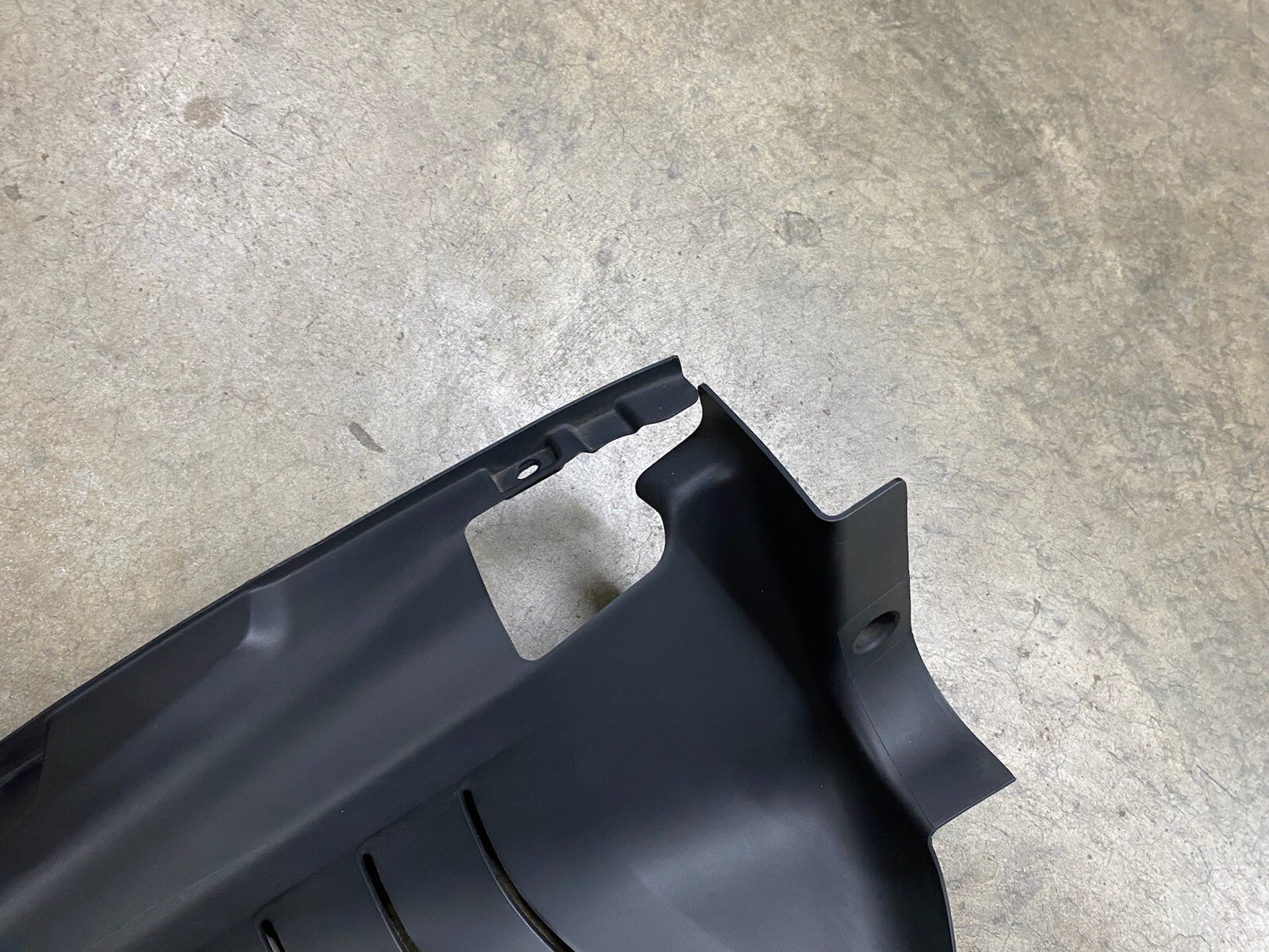 OEM FERRARI 488 GTB DRIVER REAR ENGINE BAY COVER PANEL VENT TRIM LEFT 86258000