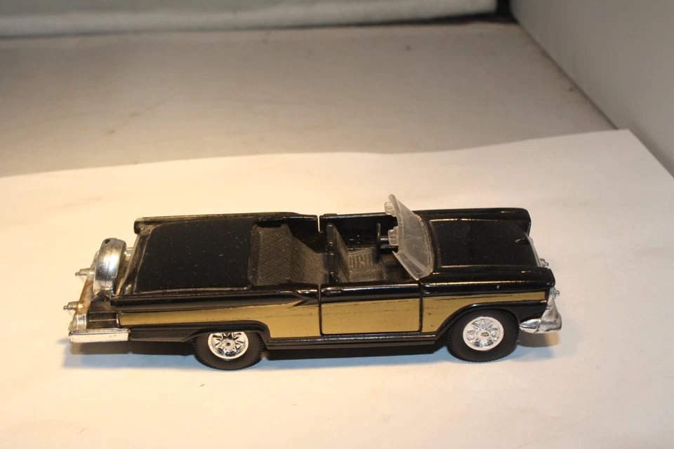 1959 Ford Skyliner Convertible 1/43 Scale Yat Ming Made in Thailand - Image 4 of 4