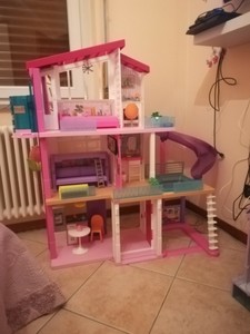 Barbie - Casa dei Sogni per Bambole, con Ascensore, 3 Piani, Piscina,  Scivolo | eBay