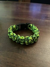 Paracord Bracelet Light Green With Buckles Medium