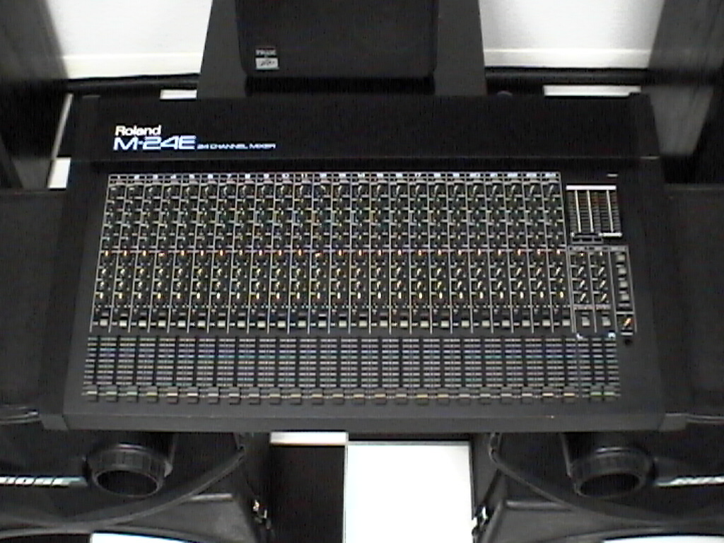 Roland M-24E 24チャンネルアナログミキサー s-l1200.jpg