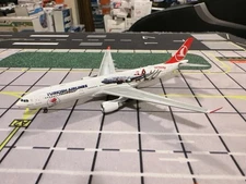 JC Wings 1:400 Turkish Airlines A330-300 Christmas TC-LNE Custom Diecast Model