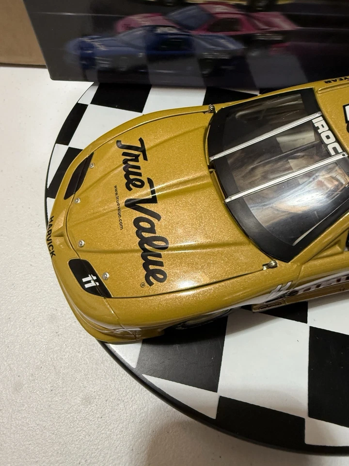 Autografiado Kevin Harvick #1 True Value 2003 IROC 1/24 Diecast Foto 3 de 4