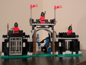 Vintage (1990) LEGO Castle Black Knights set 6059 Knight's Stronghold - RARE