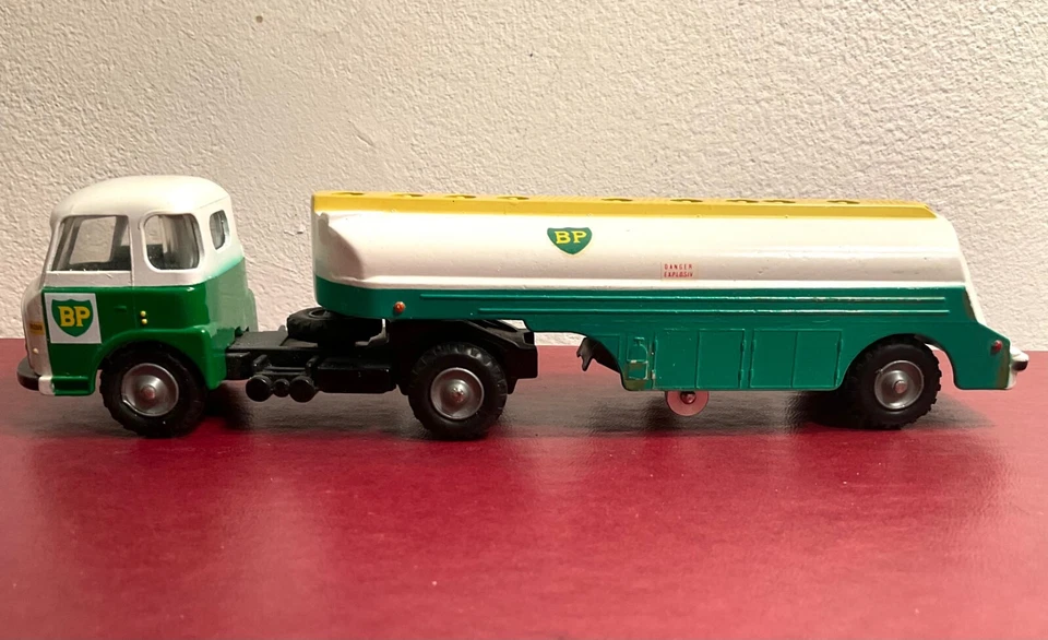 1964 CIJ France #4/71 SAVIEM BP British Petroleum Gasoline Tanker Citerne MINT - Image 2 of 4