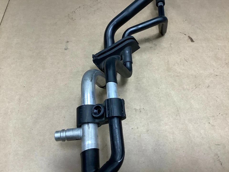 Audi A8 Quattro 2006 4,2 L V8 aire acondicionado superior tubo manguera OEM+ Foto 4 de 4