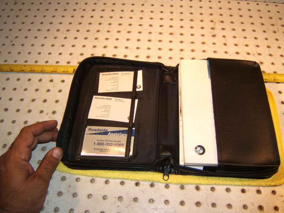 BMW OEM 2000 E39 528 540i propietario 1 juego de 11 manuales/papeles y estuche BMW 1 NEGRO Foto 3 de 4