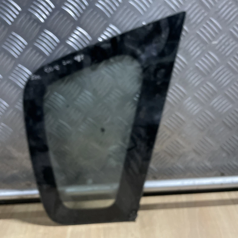 HONDA CIVIC MK7 TYPE S (01-05) OSR QUARTER WINDOW GLASS - DRIVER RIGHT 5 DOOR - Image 2 of 4