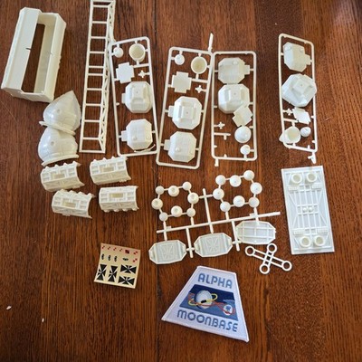 Space: 1999 Eagle 1 Transporter Model Fundimensions w/Shoulder