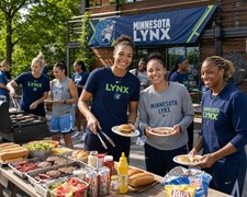 pt442 Minnesota Lynx WNBA Team Annual BBQ with Players Photo 8X10