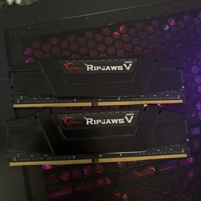 G.Skill PC RAM kit Ripjaws V F4-3200C16D-16GVKB 16 GB 2 x 8 GB DDR4 RAM 3200 MHz