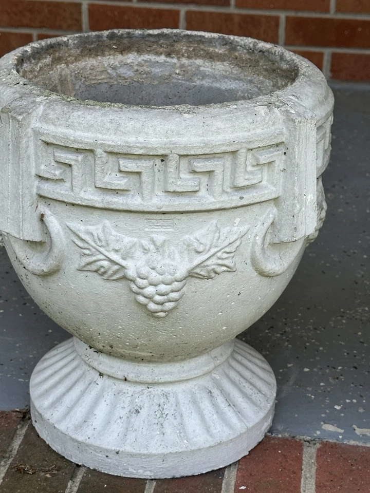 Cast Iron Vintage Victorian Cast ironGrapvine Patio - Image 4 of 4