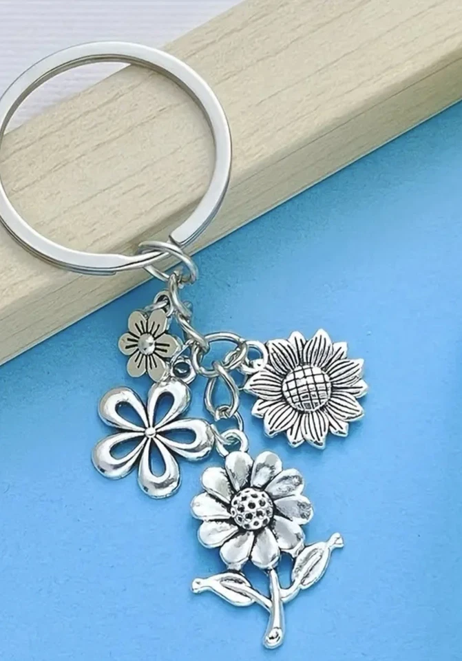 Pretty Keyring With 4 Silvery Flower Charms. Super Gift! BNIB - Image 2 of 3