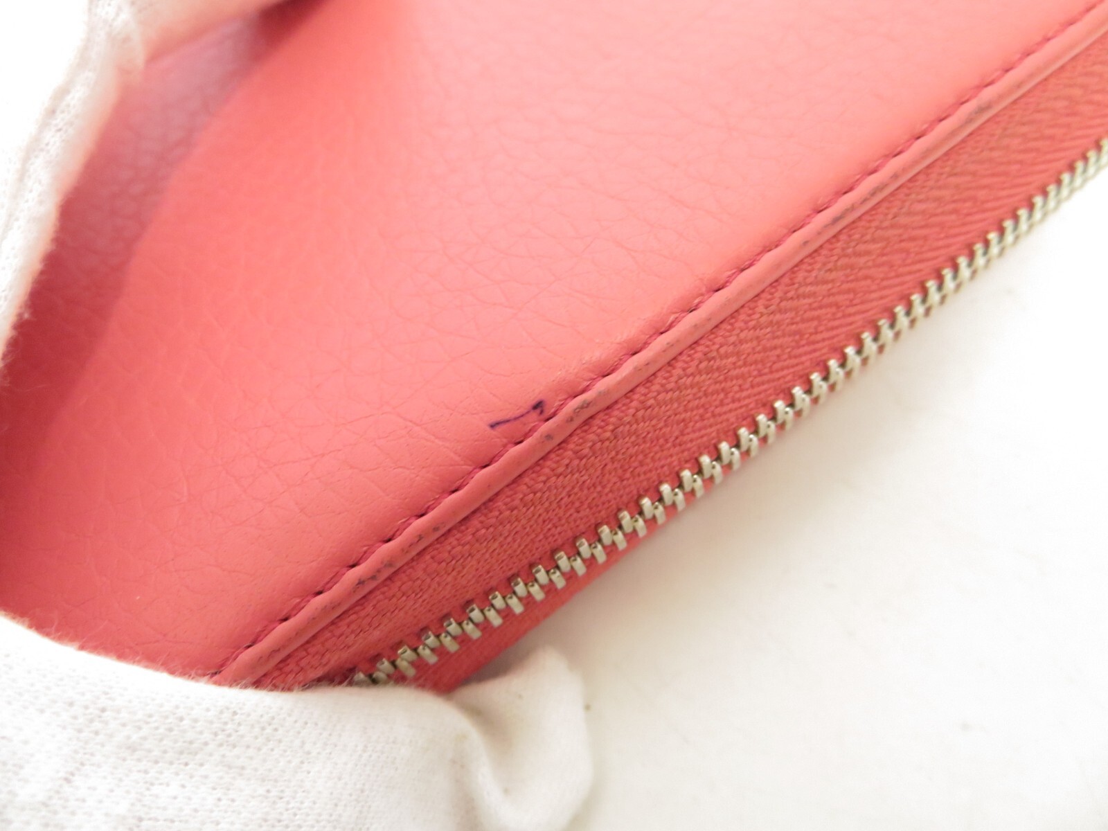 Authentic GUCCI GG Soho Interlocking Zip Around Z… - image 9