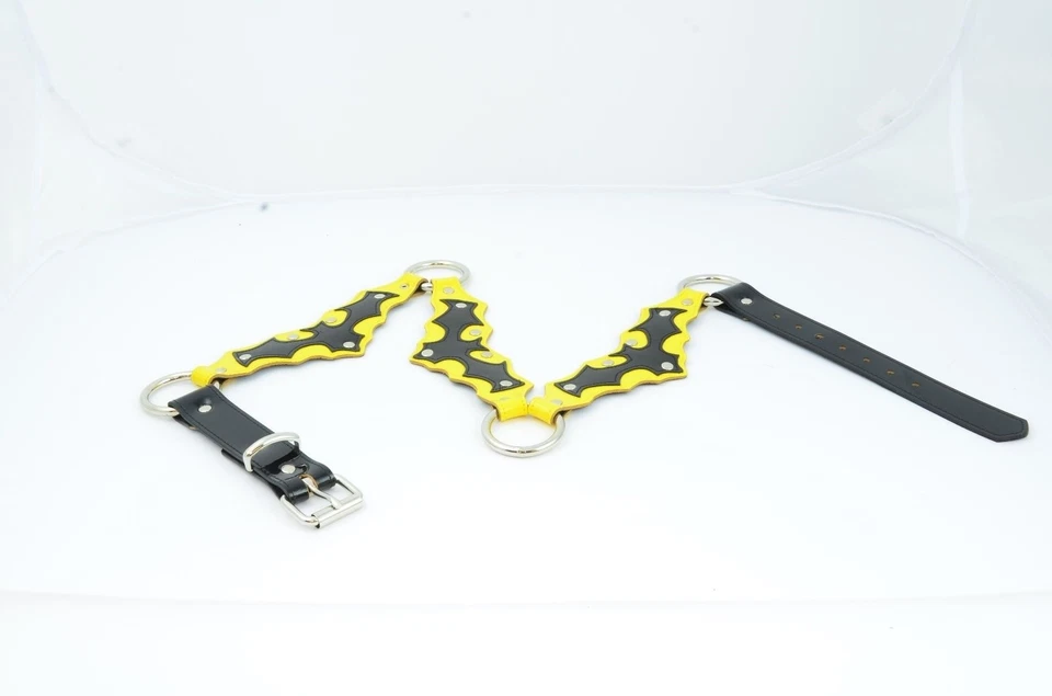 CINTURÓN MURCIÉLAGO AMARILLO ANILLO MURCIÉLAGO ESLABÓN GÓTICO PUNK RAVE CINTURÓN HECHO A MANO EN EE. UU. Foto 2 de 4