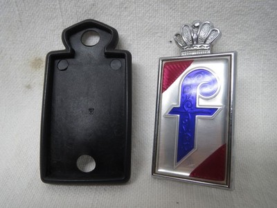 Alfa Romeo 80's vintage Spider PININFARINA SIDE EMBLEM & RUBBER GASKET Fiat
