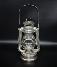 VTG Nier Feuerhand Baby 275 Oil Lantern Lamplight Farms Western Germany 9 1/2" T