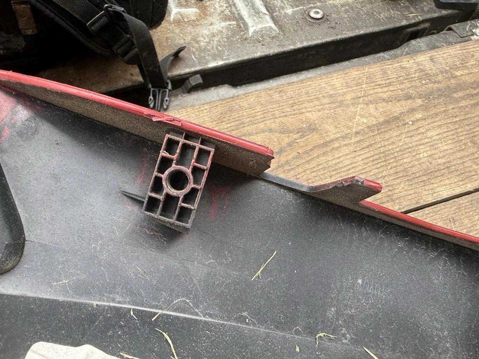 Toyota RAV4/RAV4 2015-2018 híbrido puerta trasera panel de moldura 76839-42030 rojo Foto 3 de 3