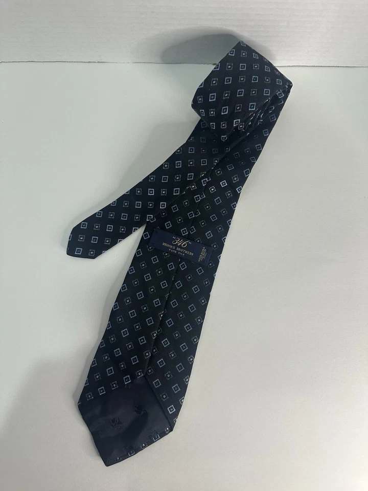 Corbata Brooks Brothers 346 pura seda negra diamante  Foto 3 de 4