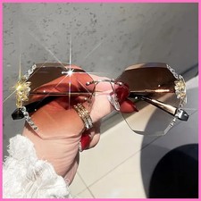2026New Fashion Women's Borderless Diamond Trimmed Sunglasses Women Street Photo