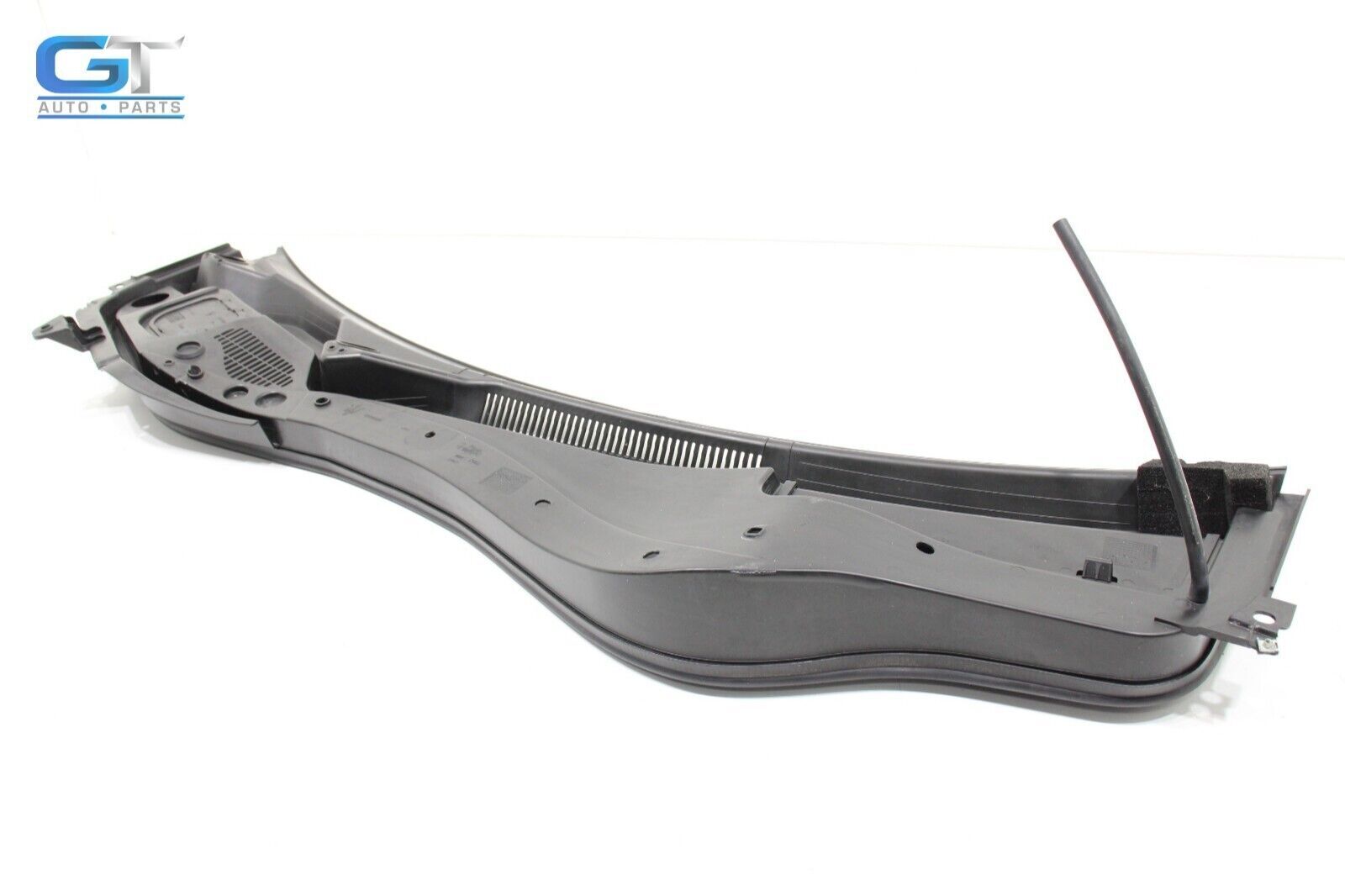 2017 - 2020 MASERATI LEVANTE WINDSHIELD WIPER COWL COVER PANEL GRILLE OEM