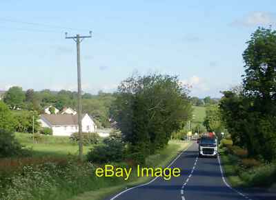 Foto 12x8 Einfahrt in das Dorf Beleek aus Richtung Newry entlang der A25 c2019